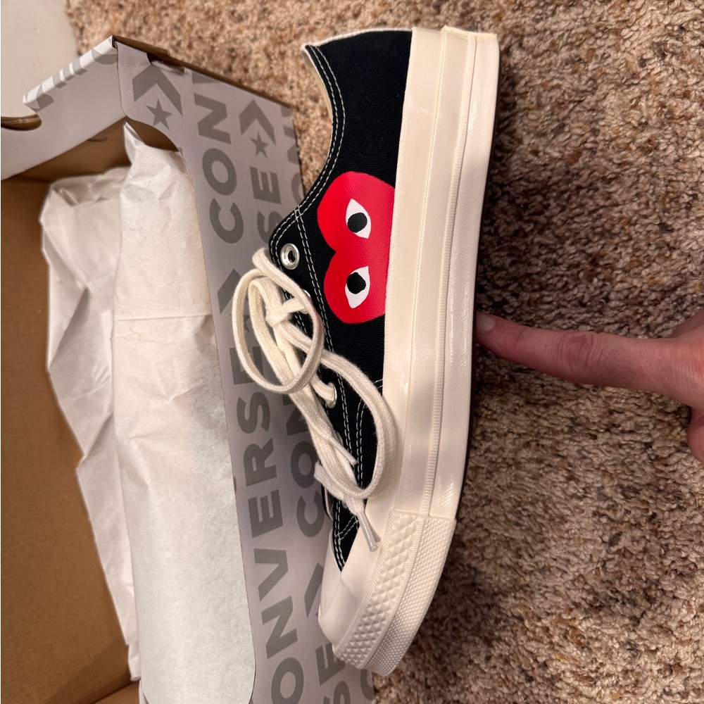 Converse Black and White Sneakers Classic Design size: 9 NEW